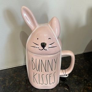Rae Dunn - BUNNY KISSES - topper mug